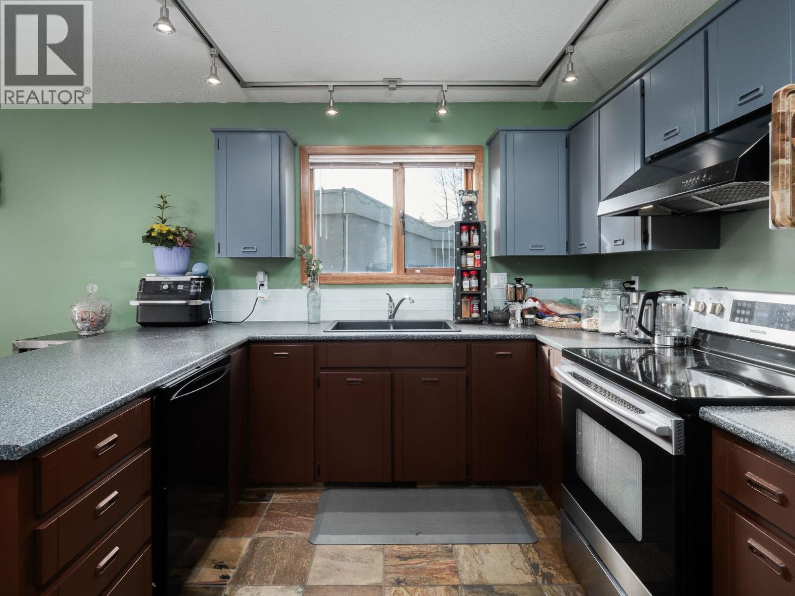 Dining room of 2205 CARLISLE PLACE · Prince George, BC