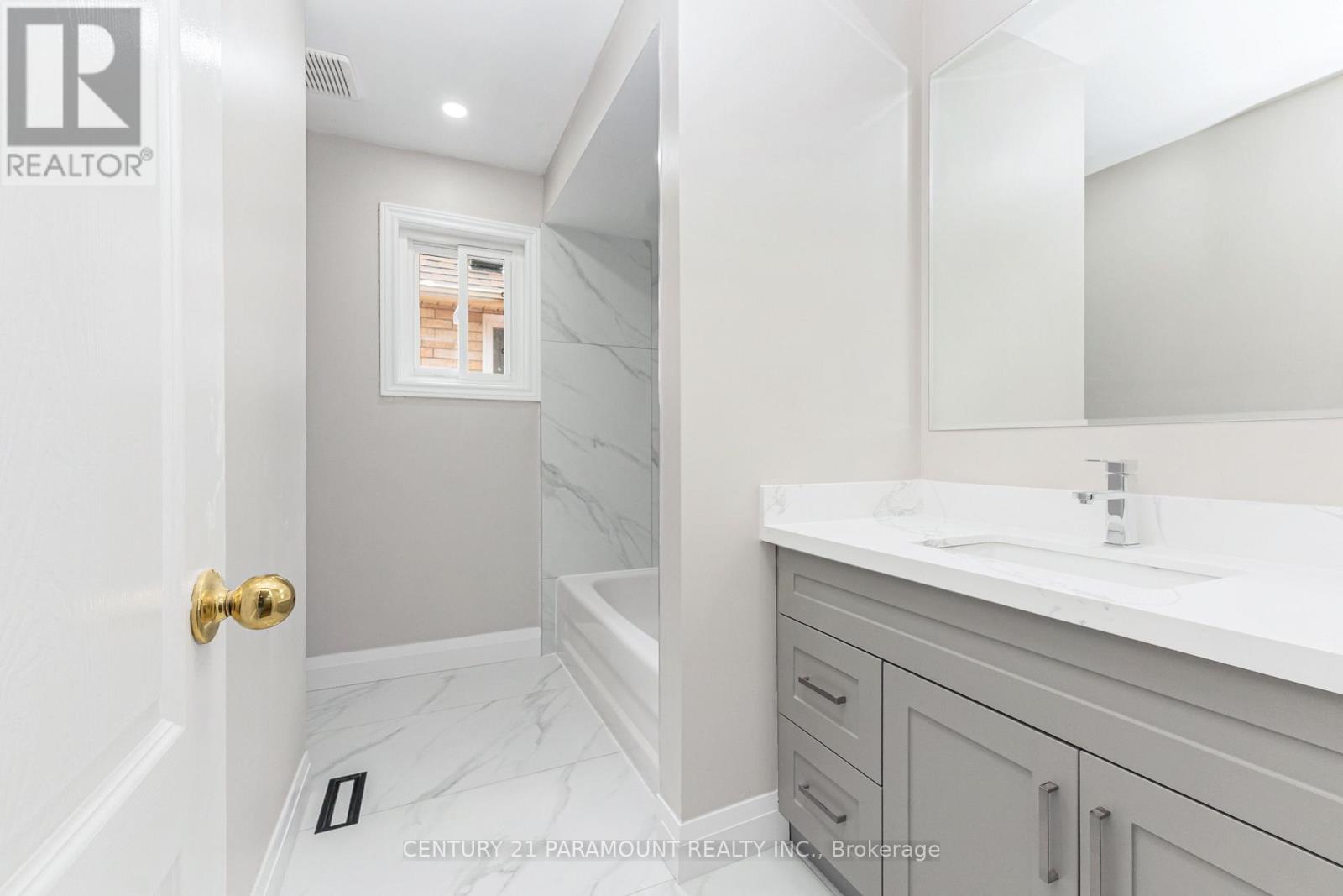 641 MACBETH HEIGHTS - 32