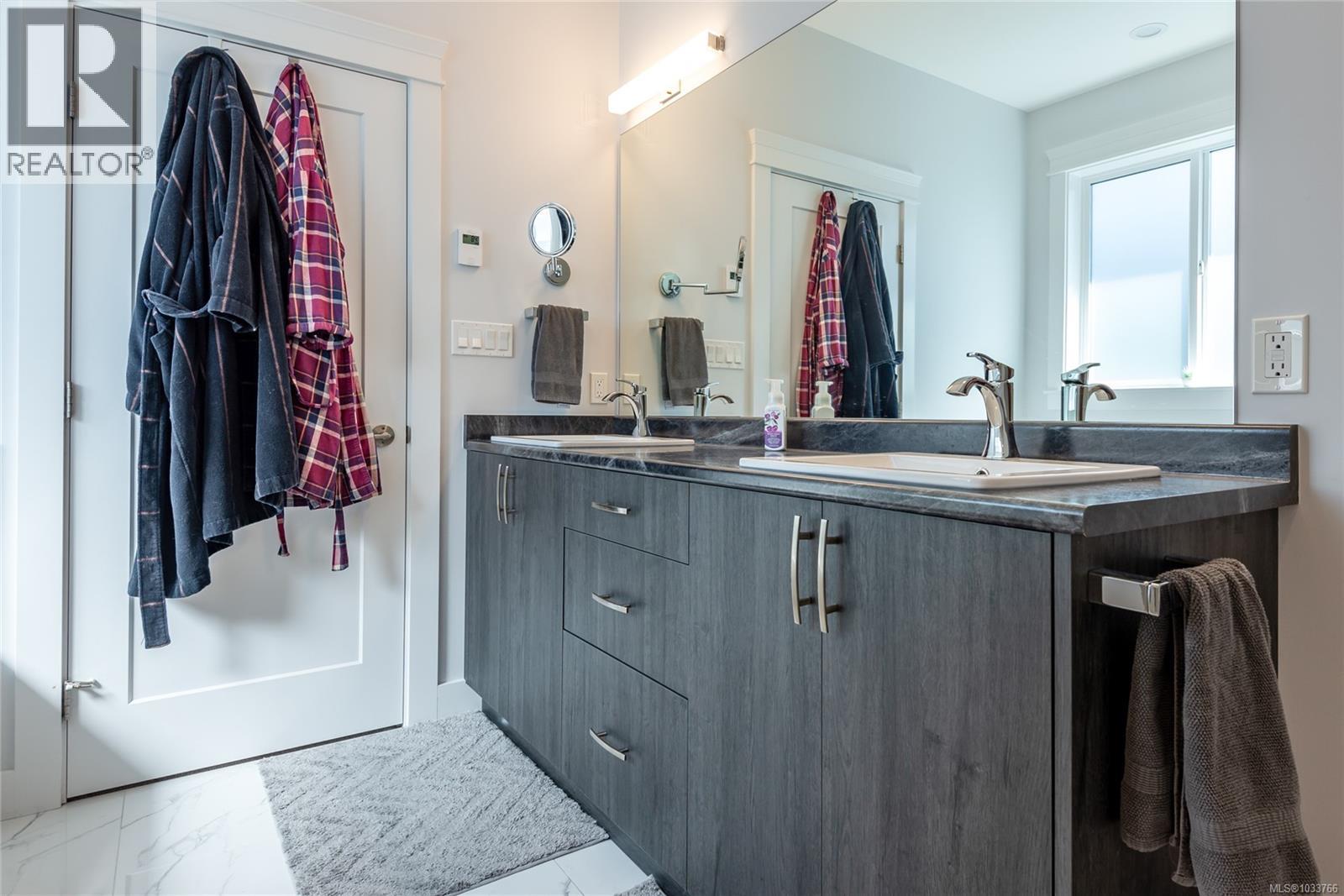 #2 2161 Evergreen Rd - 20