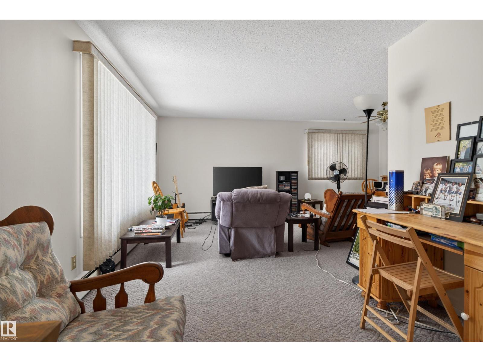 9732 75 AV NW, Edmonton