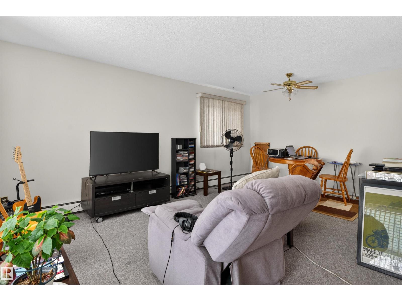 9732 75 AV NW, Edmonton