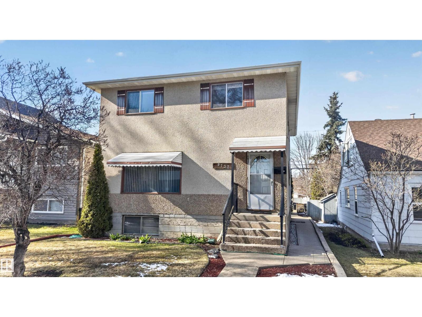 9732 75 AV NW, Edmonton