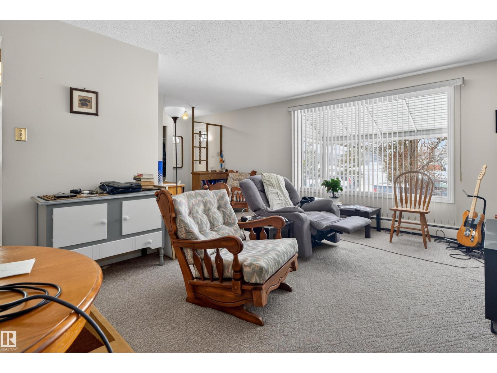 9732 75 AV NW, Edmonton