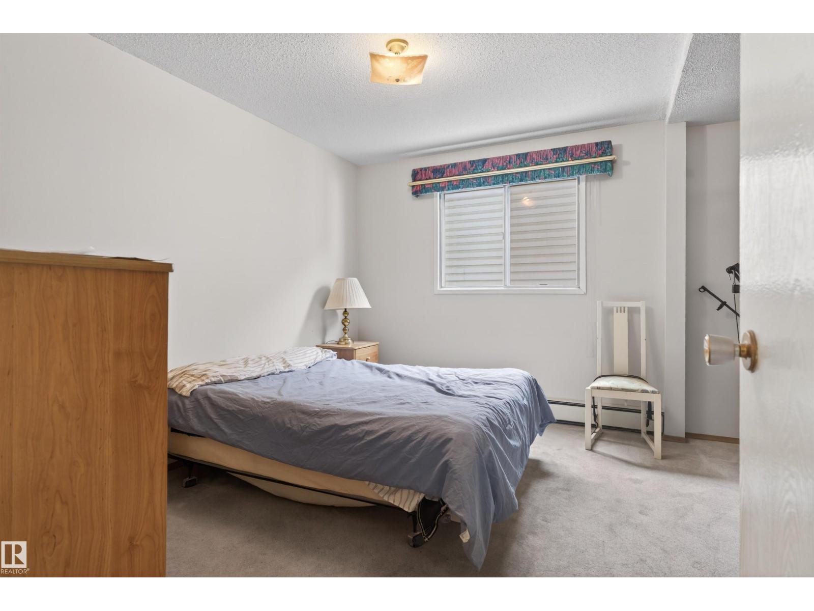 9732 75 AV NW, Edmonton