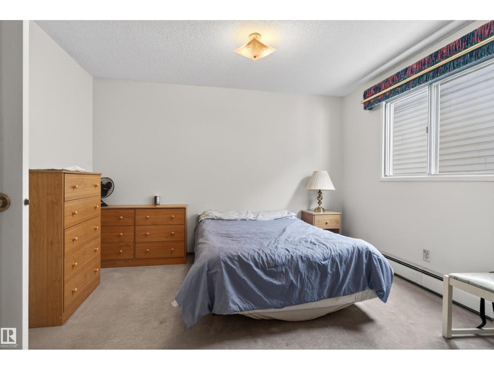 9732 75 AV NW, Edmonton