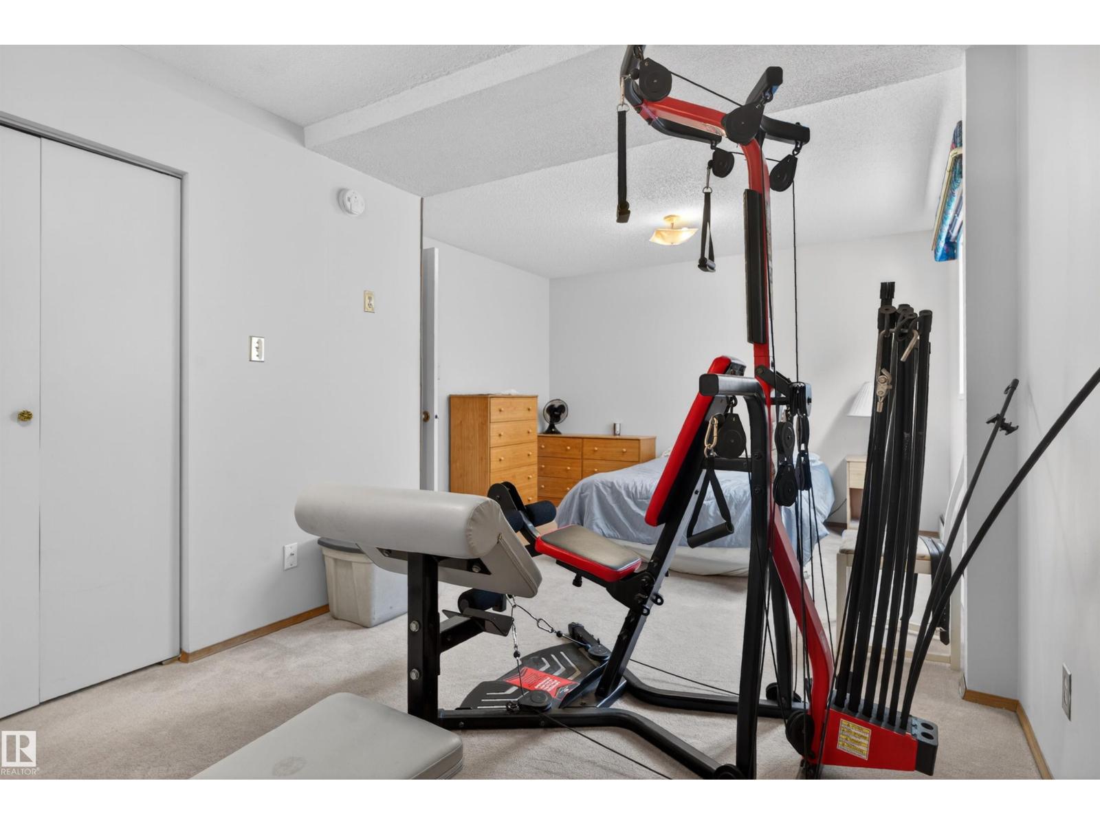 9732 75 AV NW, Edmonton