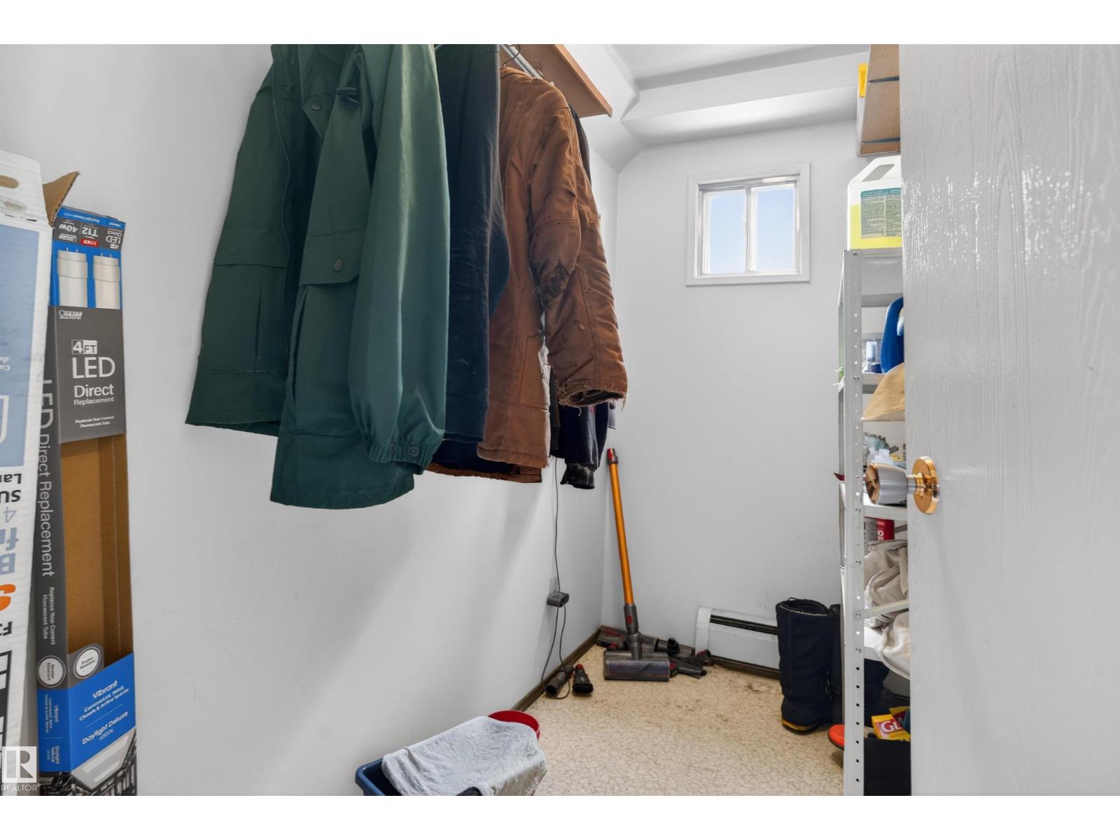 9732 75 AV NW, Edmonton