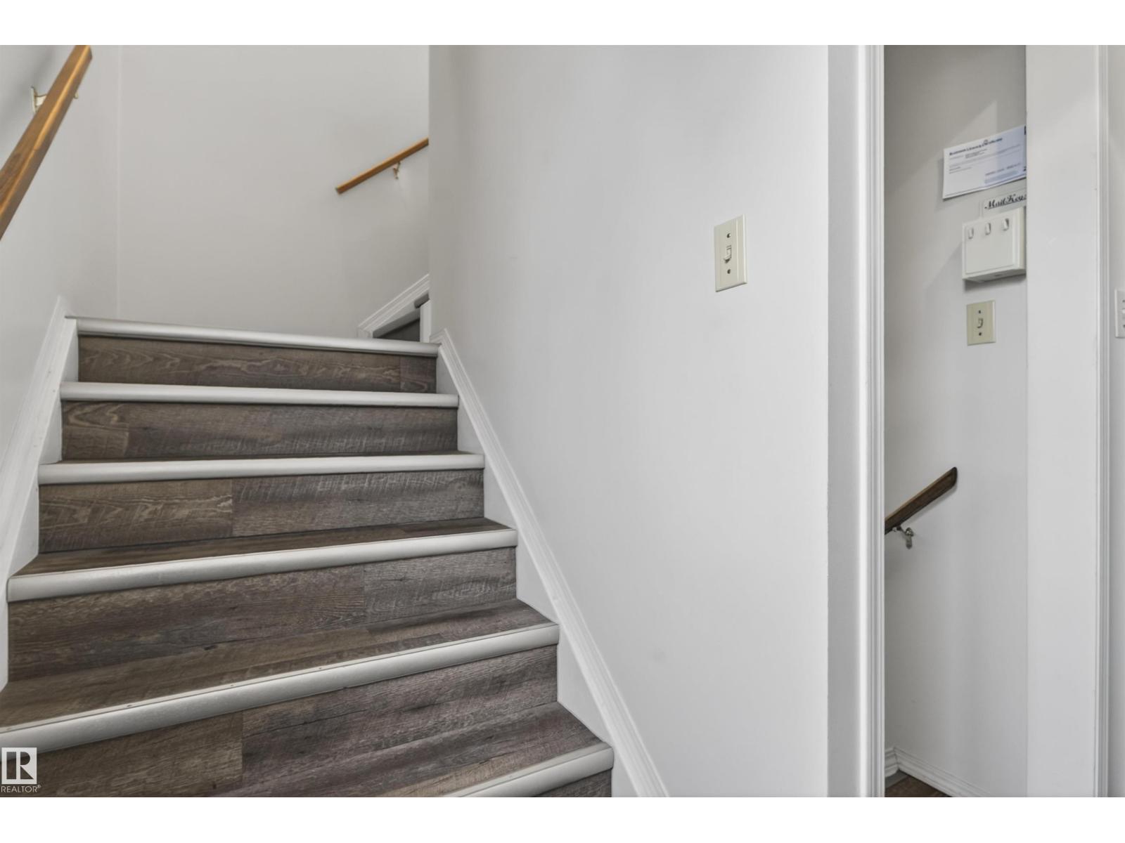 9732 75 AV NW, Edmonton