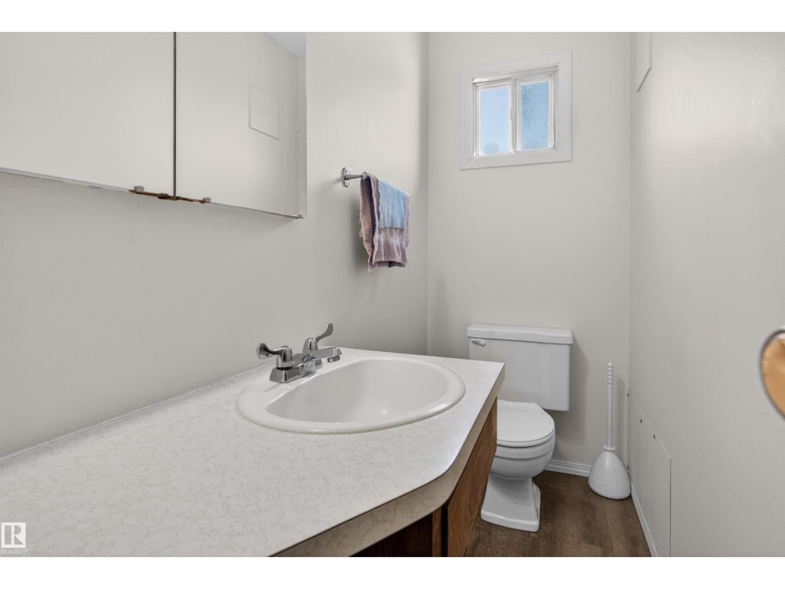 9732 75 AV NW, Edmonton