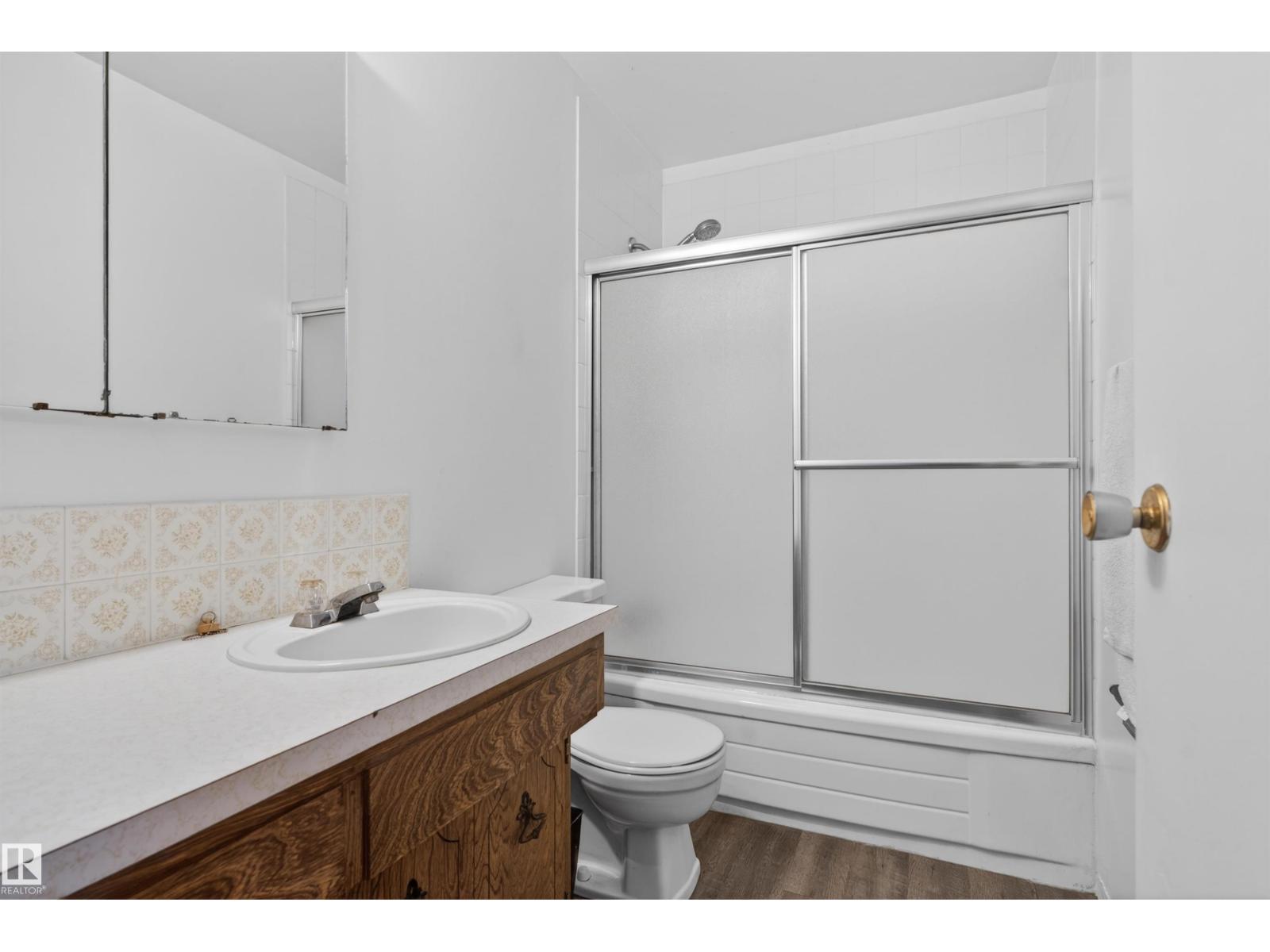 9732 75 AV NW, Edmonton