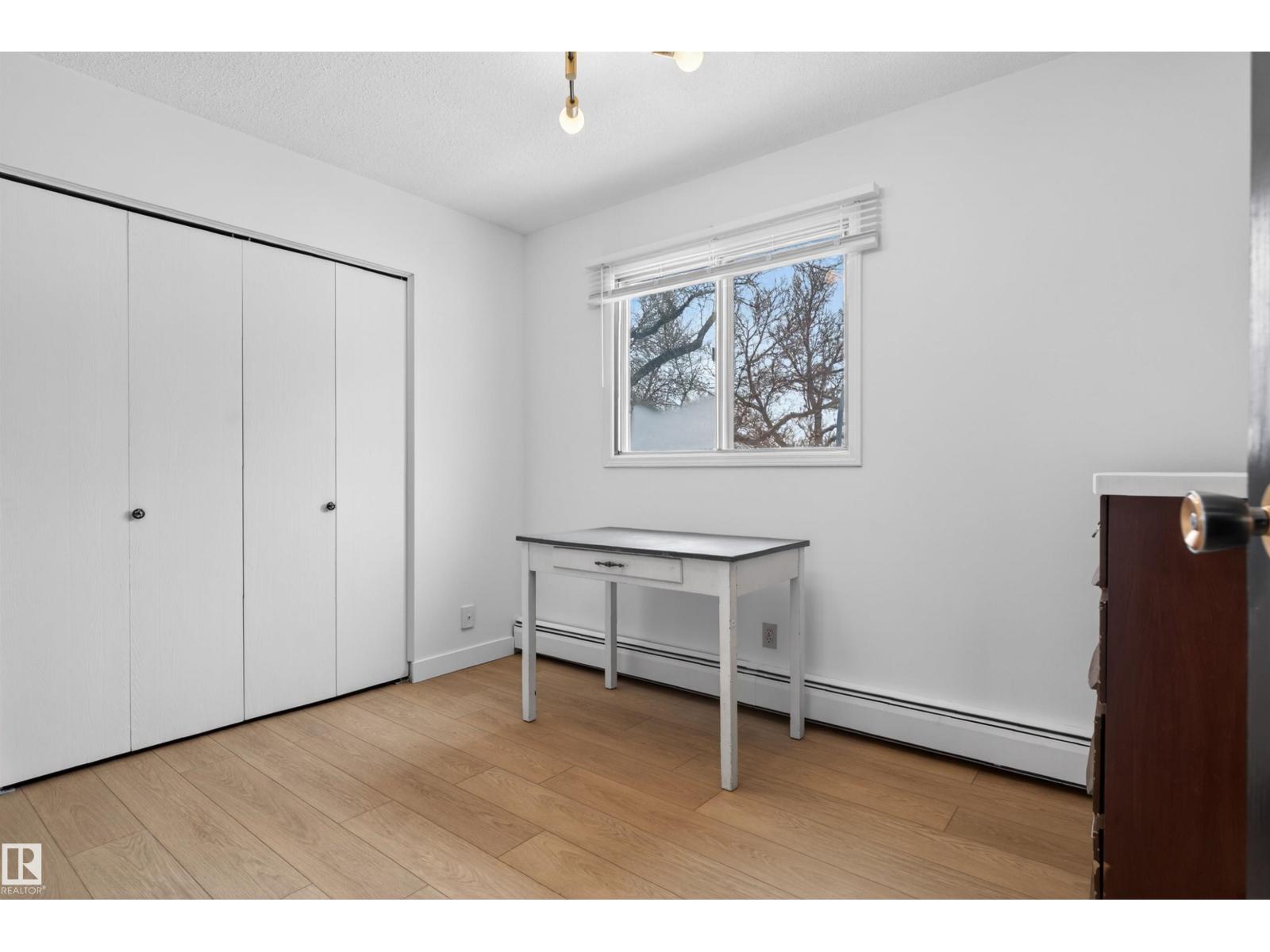 9732 75 AV NW, Edmonton