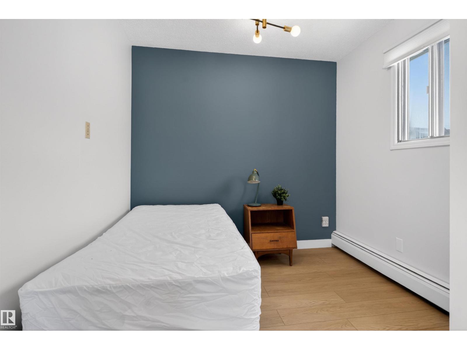 9732 75 AV NW, Edmonton