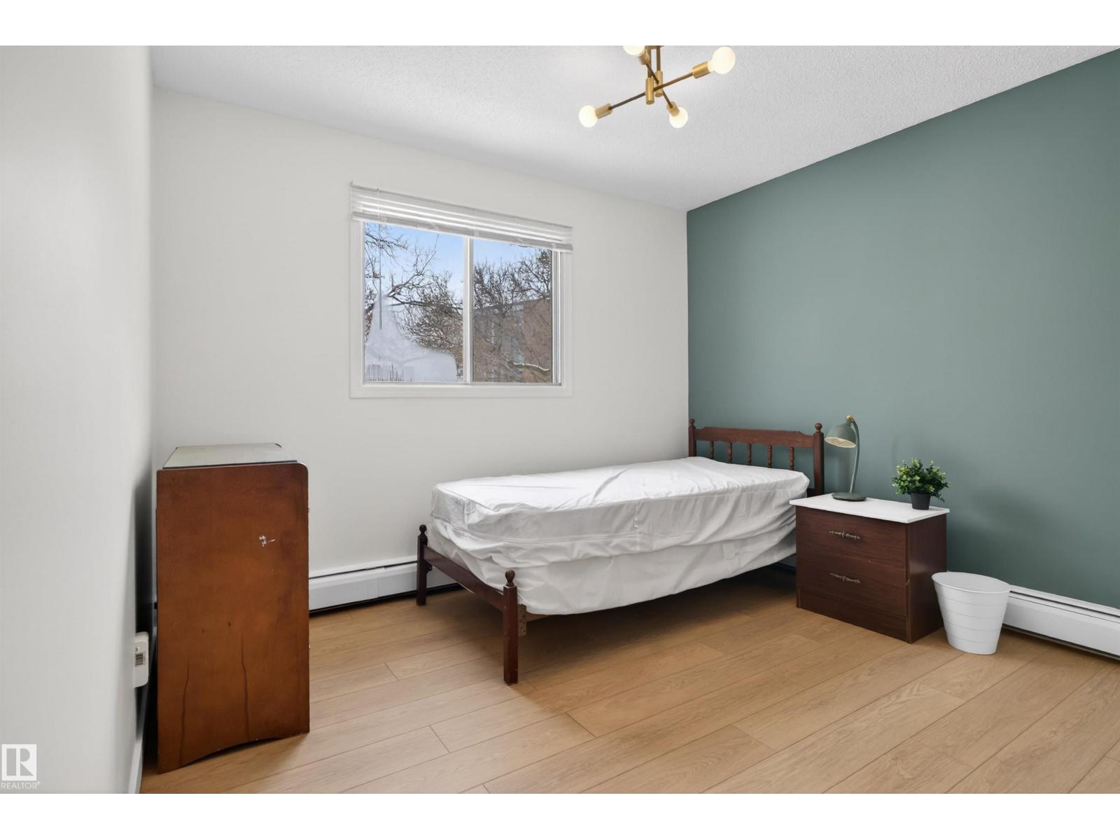 9732 75 AV NW, Edmonton