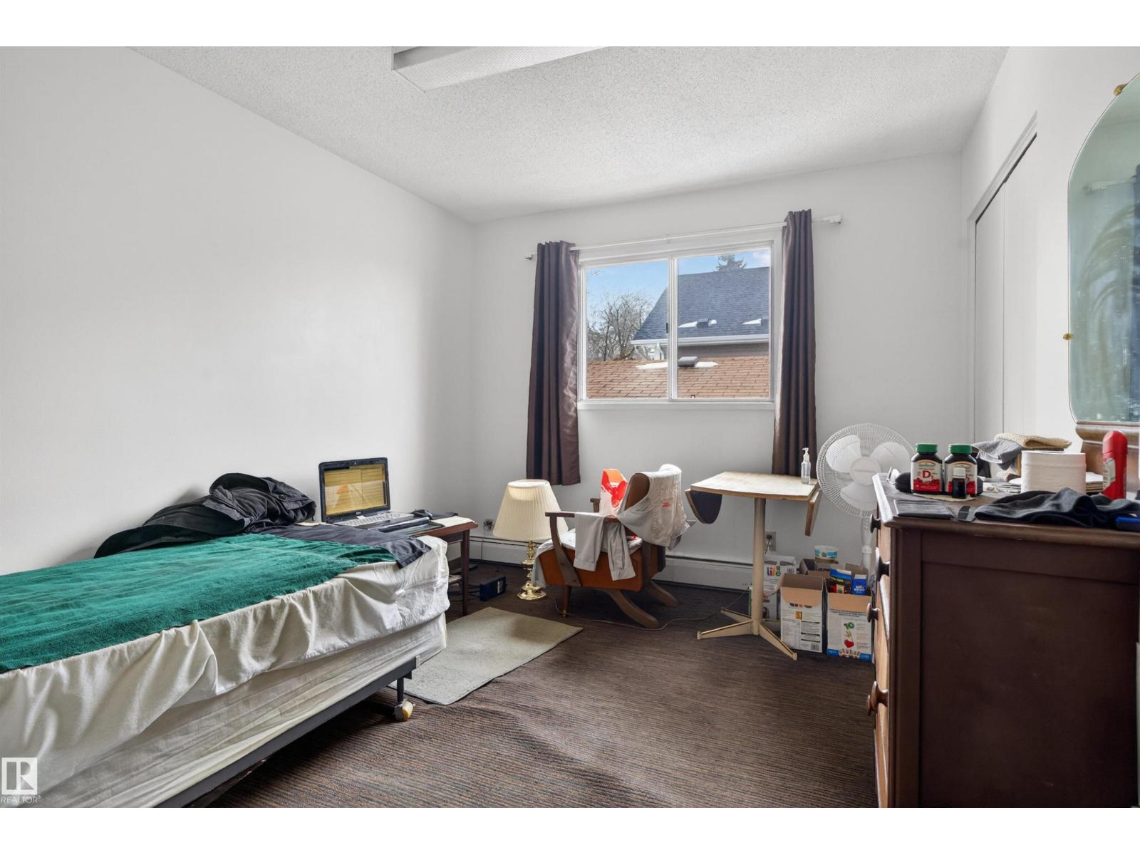 9732 75 AV NW, Edmonton