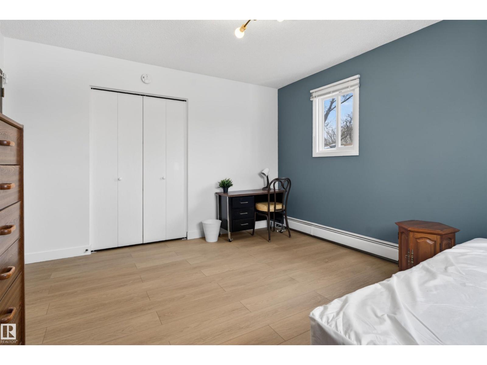 9732 75 AV NW, Edmonton