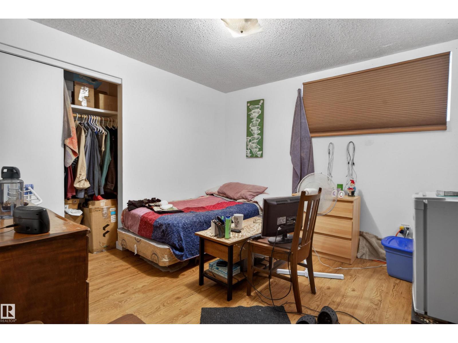 9732 75 AV NW, Edmonton