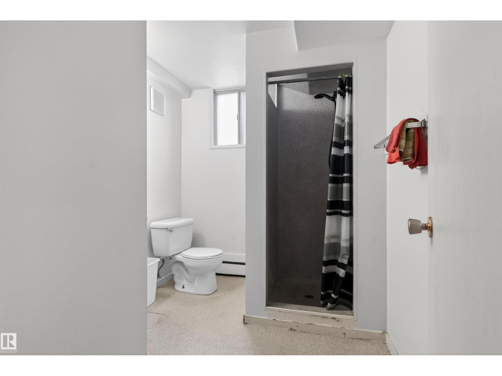 9732 75 AV NW, Edmonton