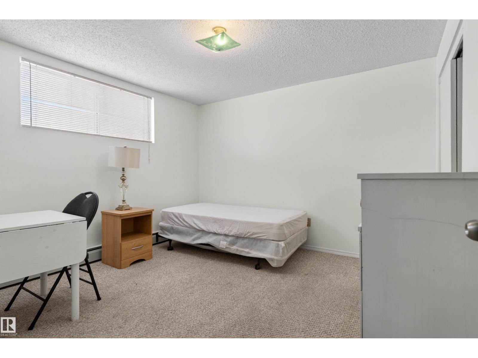 9732 75 AV NW, Edmonton