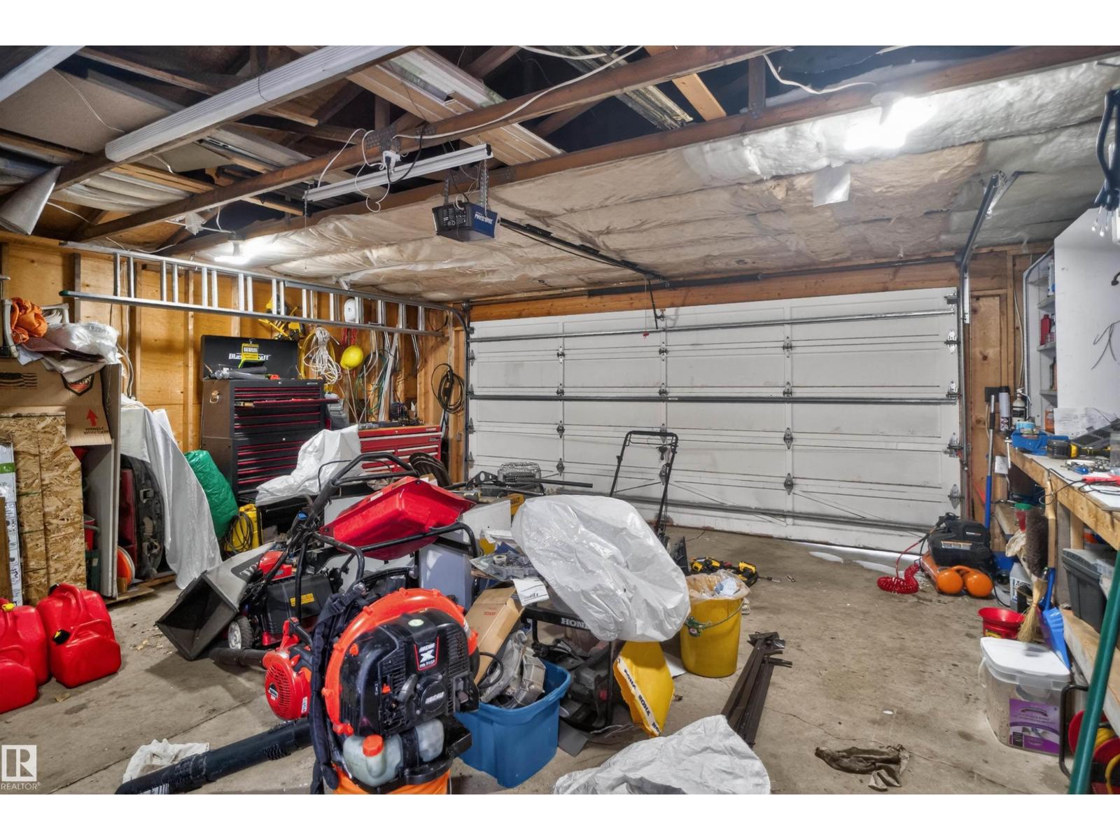 9732 75 AV NW, Edmonton