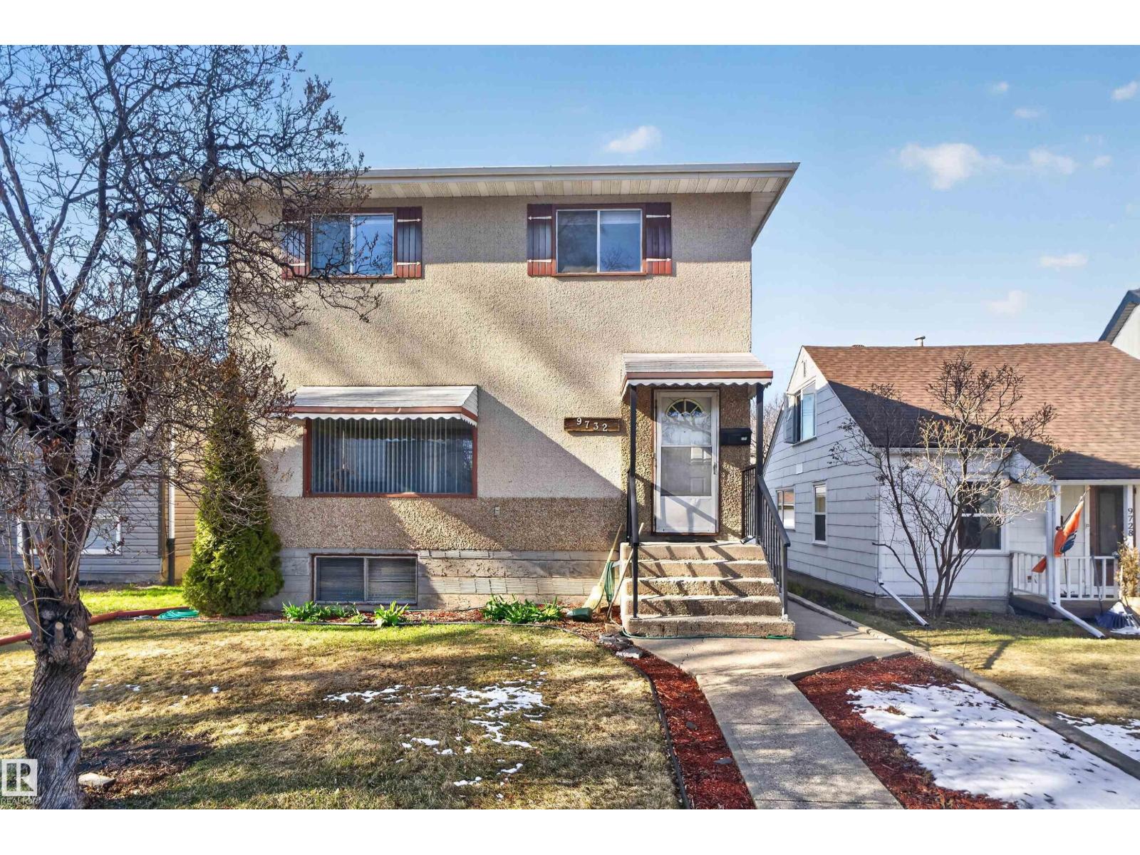 9732 75 AV NW, Edmonton