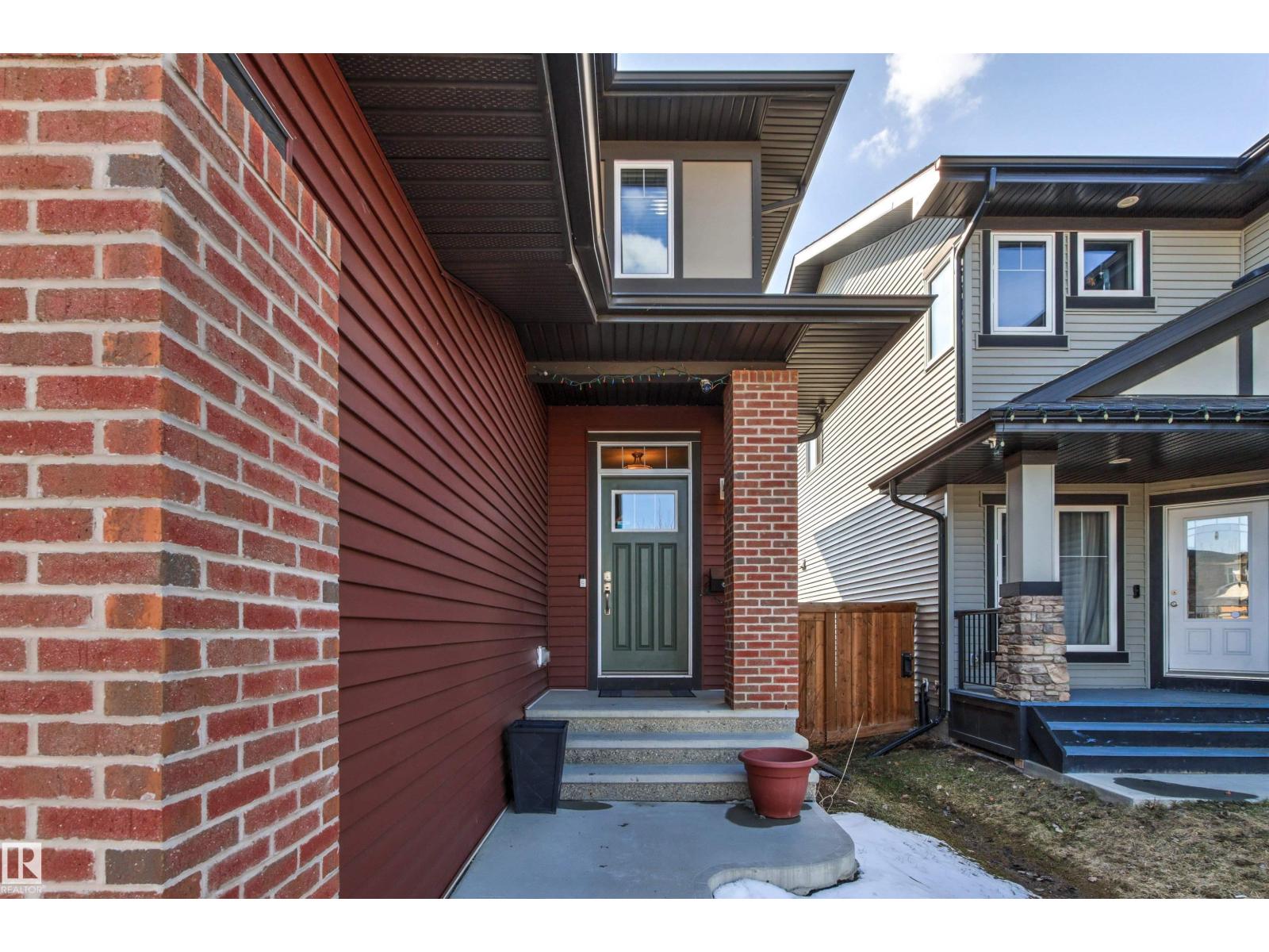 9812 224 ST NW - 4