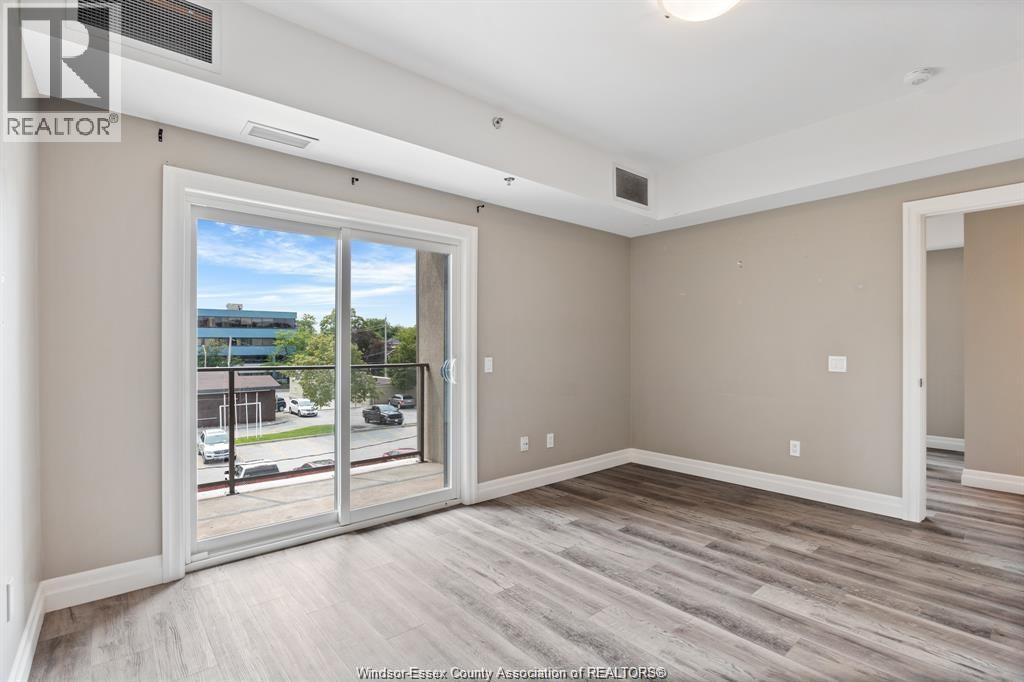 #305 955 OUELLETTE AVENUE - 12