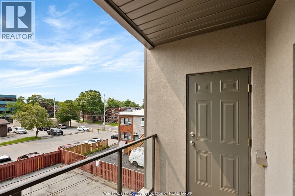 #305 955 OUELLETTE AVENUE - 17