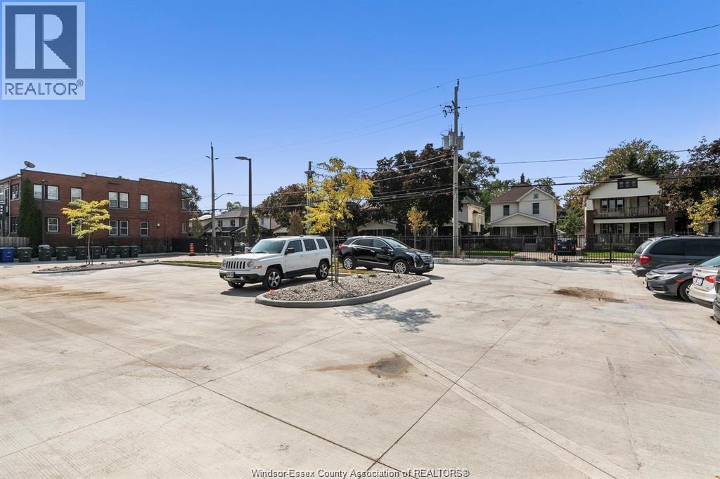 #305 955 OUELLETTE AVENUE - 19