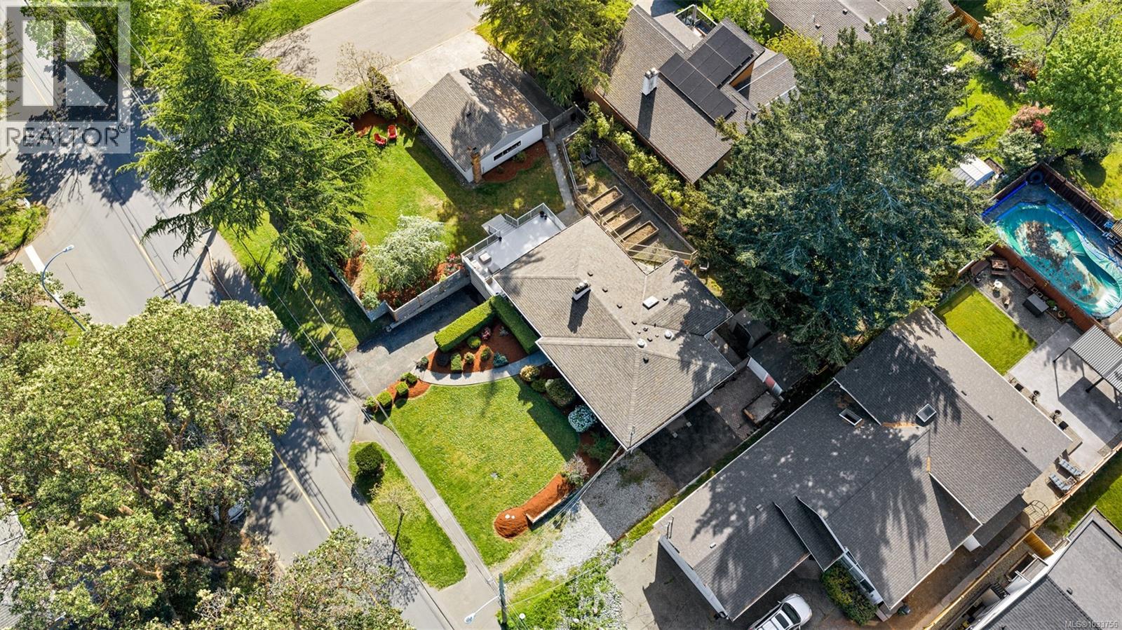 4474 Torquay Dr - Image 3