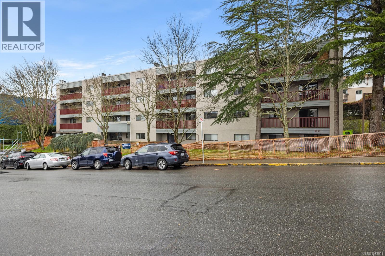 #215 3255 Glasgow Ave - 1