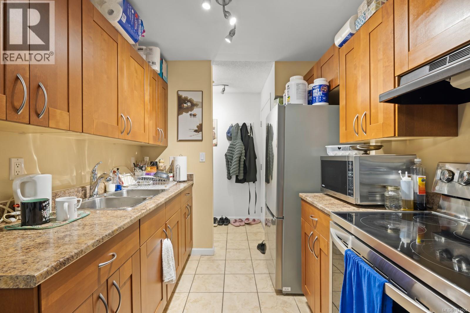 #215 3255 Glasgow Ave - 4