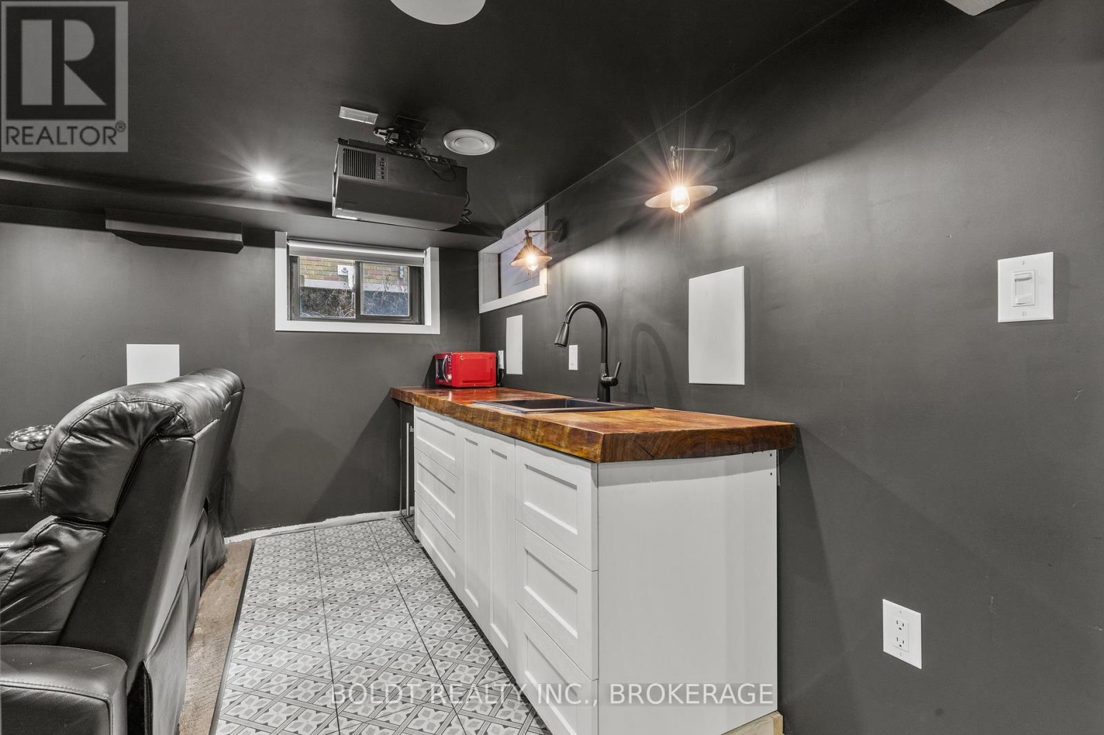 322 QUEENSTON STREET - 24