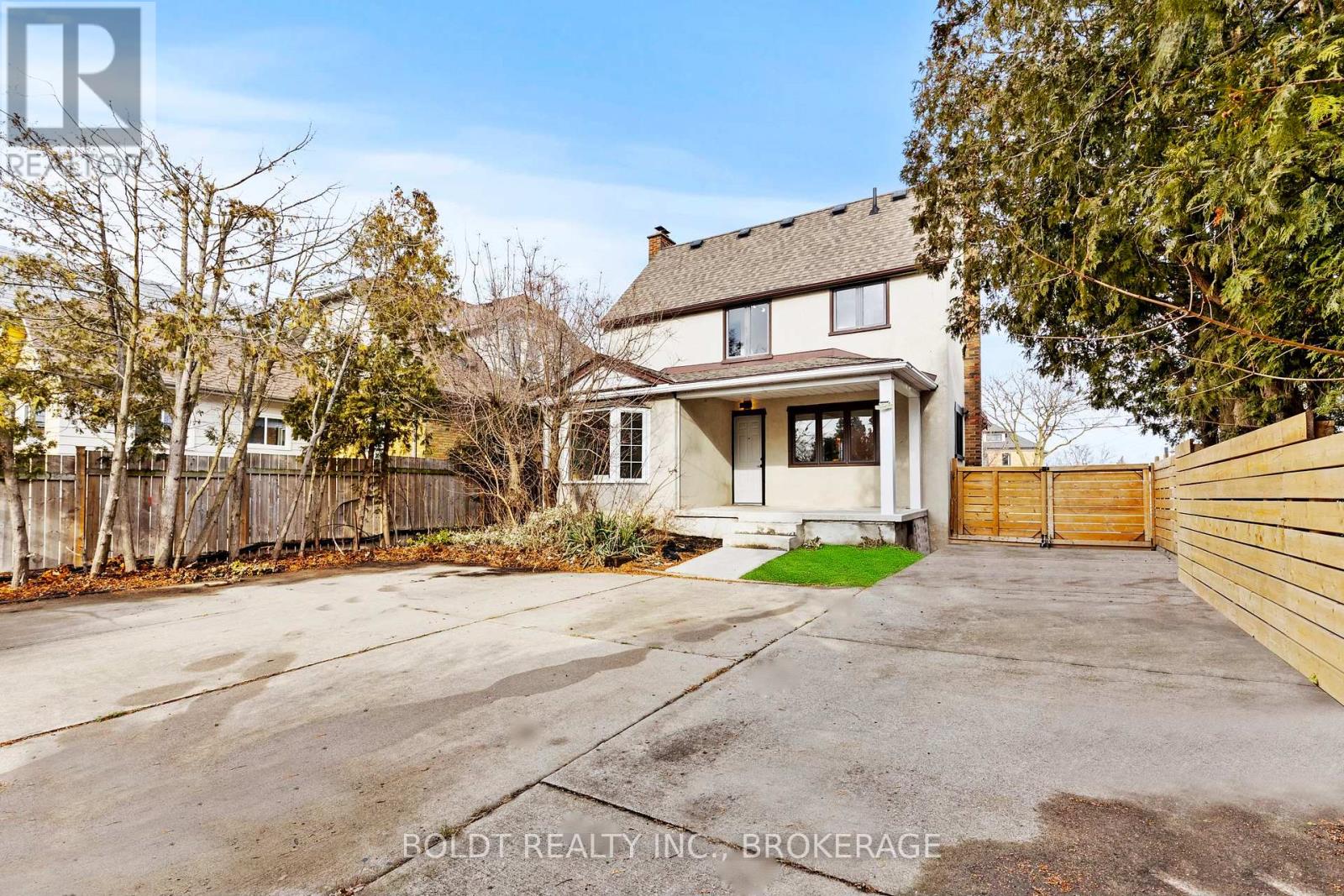 322 QUEENSTON STREET - 32
