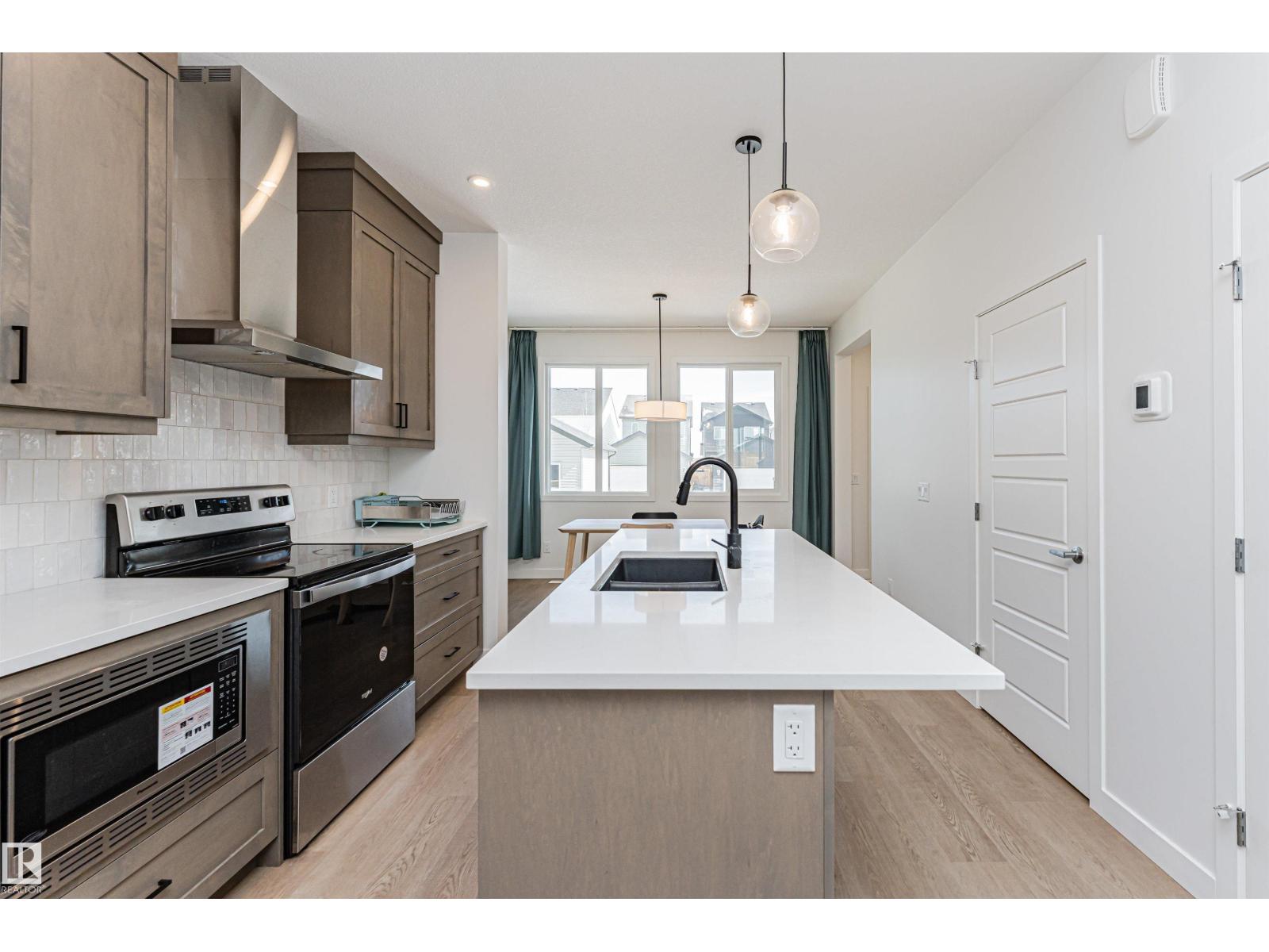 3367 ERLANGER BN NW, Edmonton