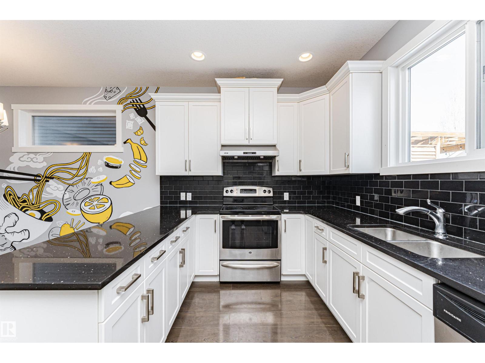 16420 15 AV SW, Edmonton