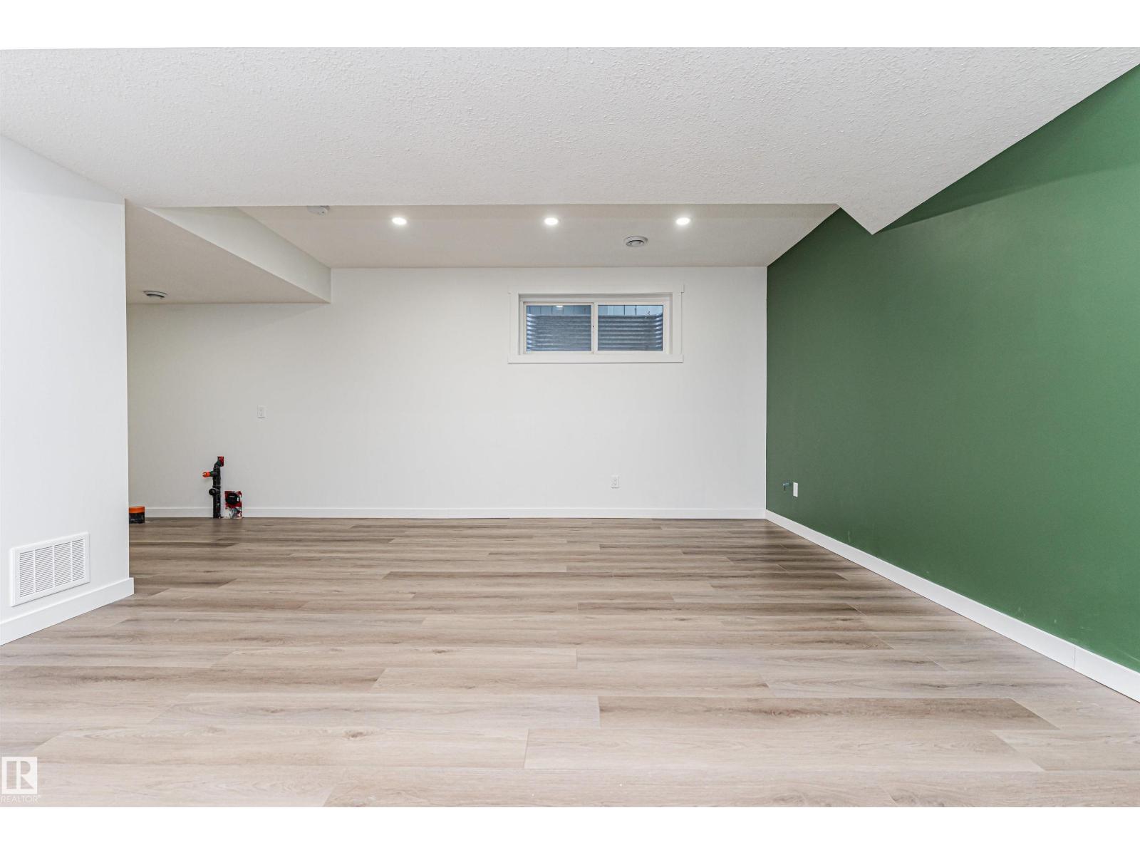 16420 15 AV SW, Edmonton