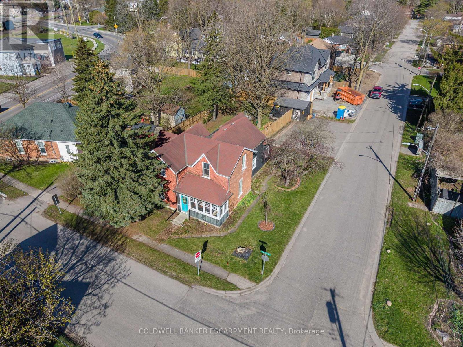 219 ARTHUR STREET - 2