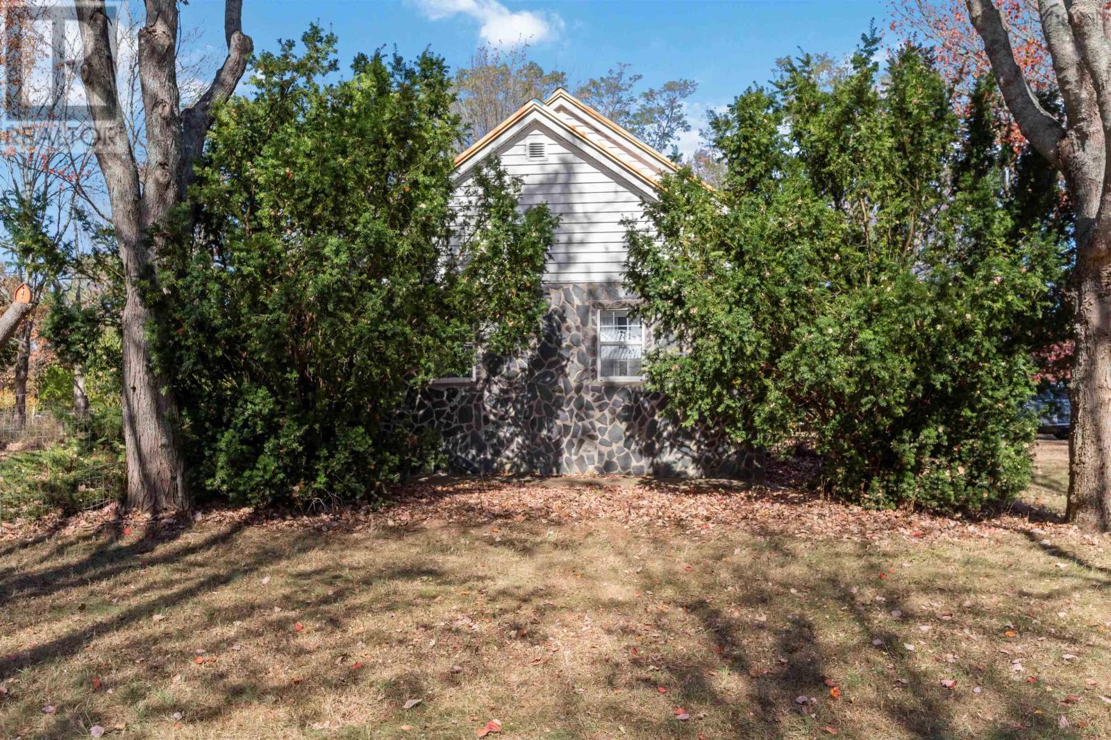 9387 Highway 10 - 18
