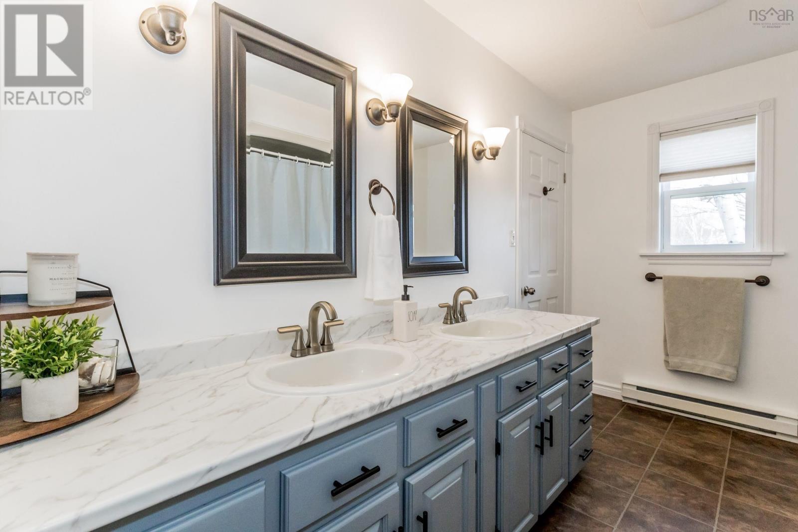 Property 21 of 48 of 1197 Mayhew Drive