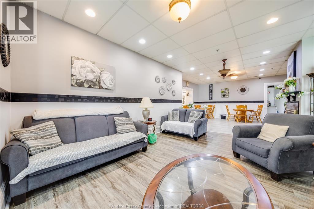 122 TALBOT ST. S - 7