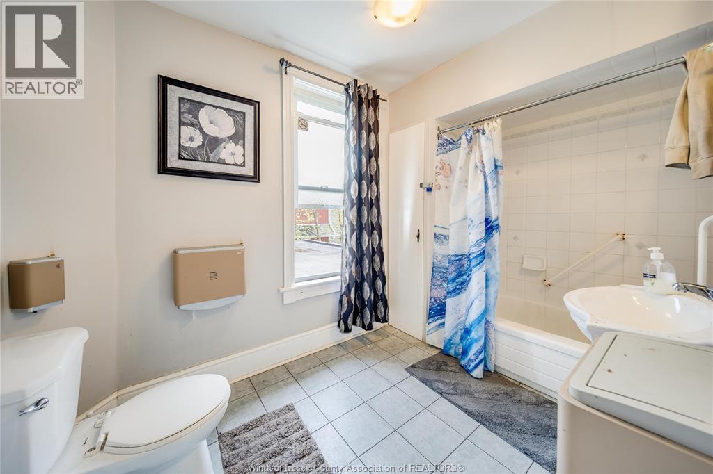 122 TALBOT STREET South - 29