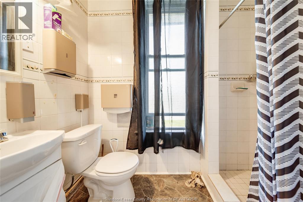 122 TALBOT STREET South - 30