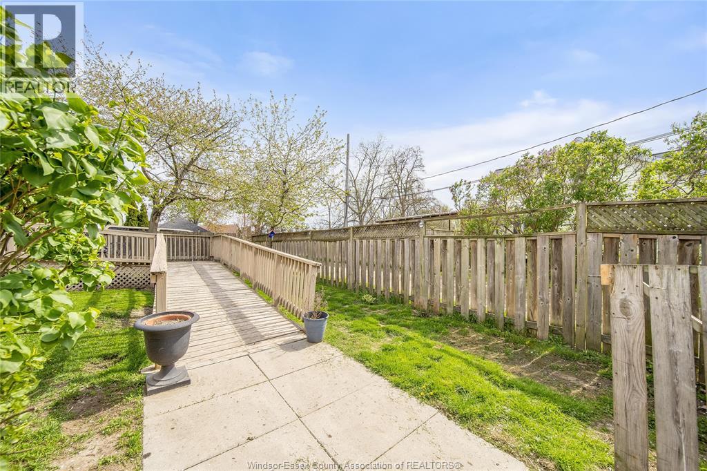 122 TALBOT STREET South - 36