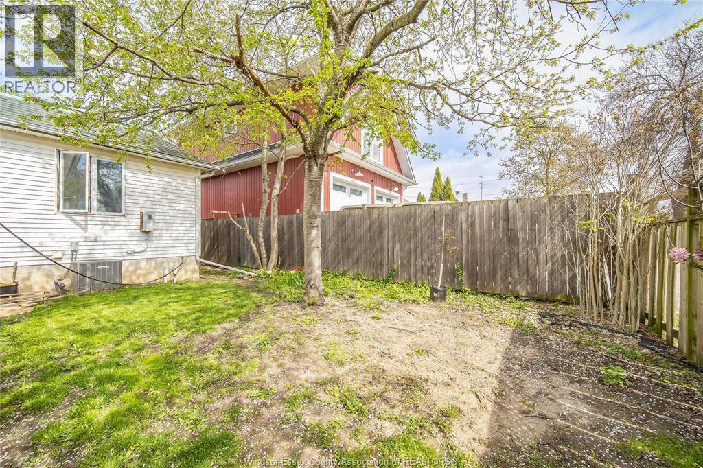 122 TALBOT STREET South - 37