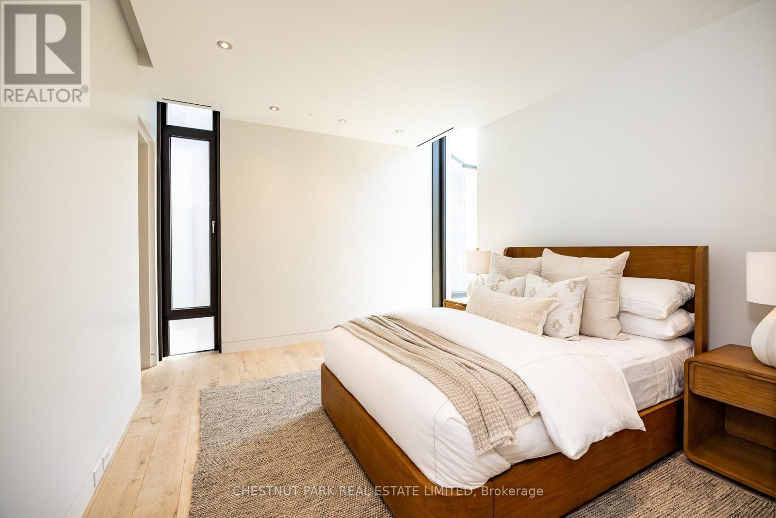 50 TEDDINGTON PARK AVENUE - 35