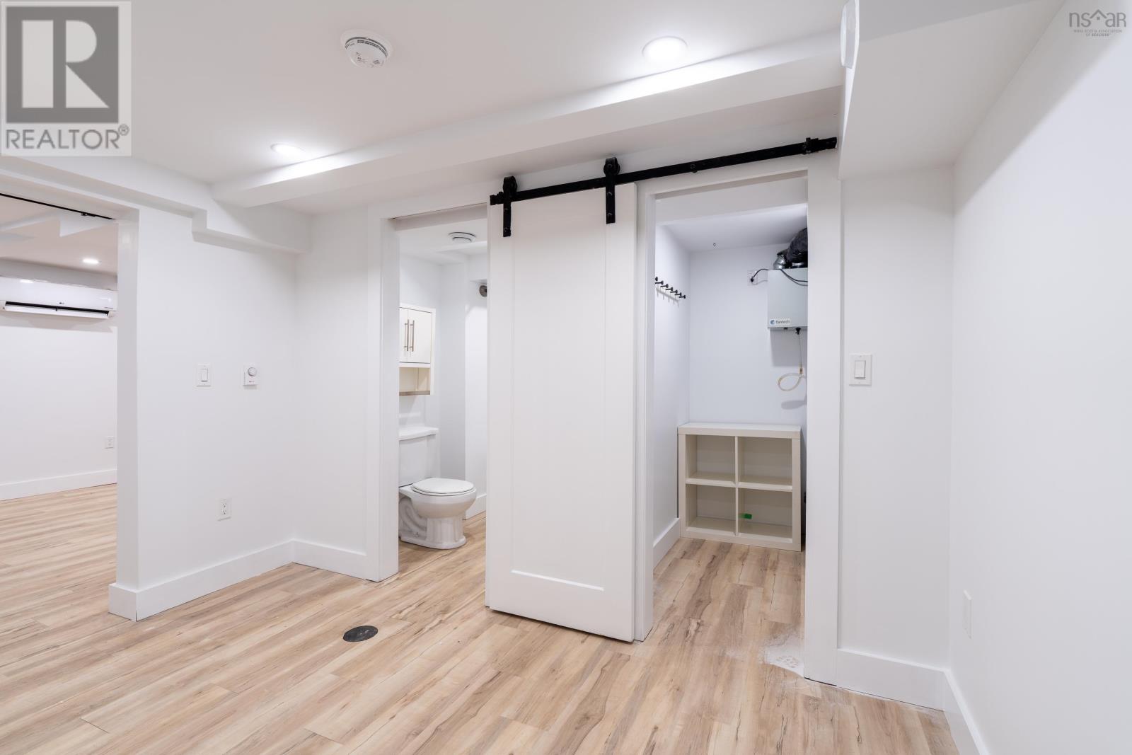 Property 33 of 49 of 5447 Rector Street