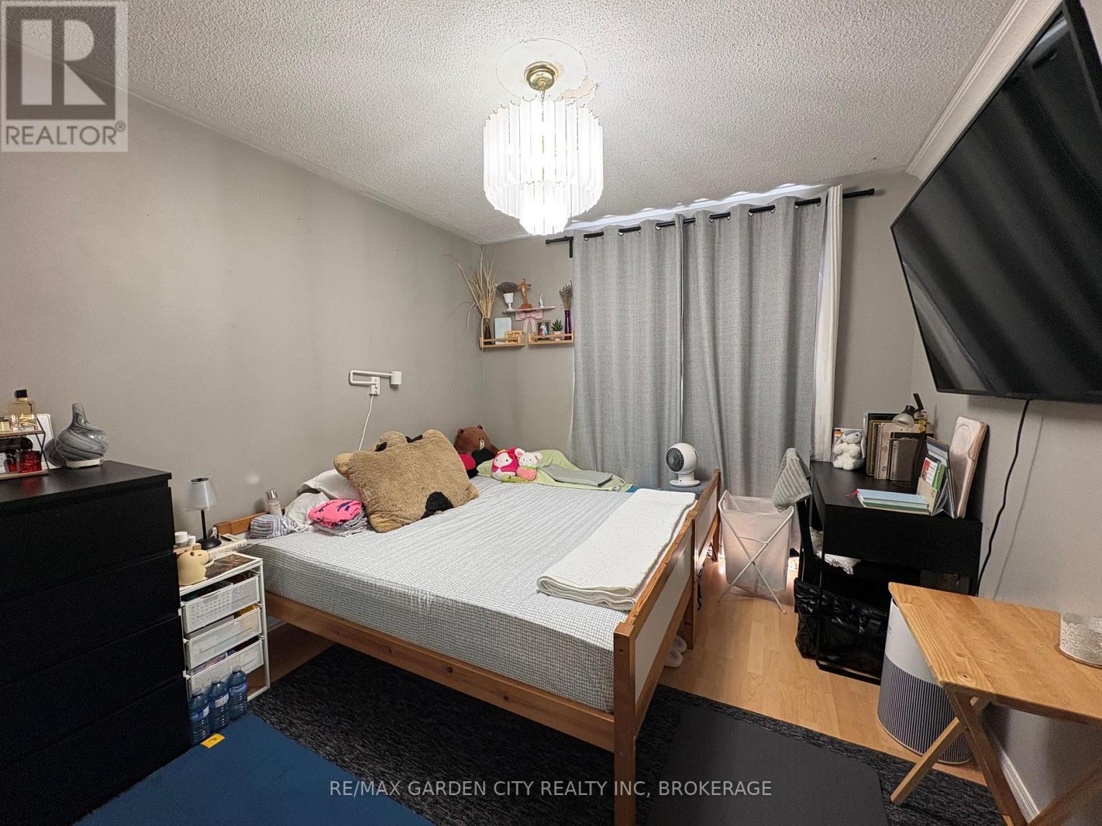 23 POPLAR CRESCENT - 11