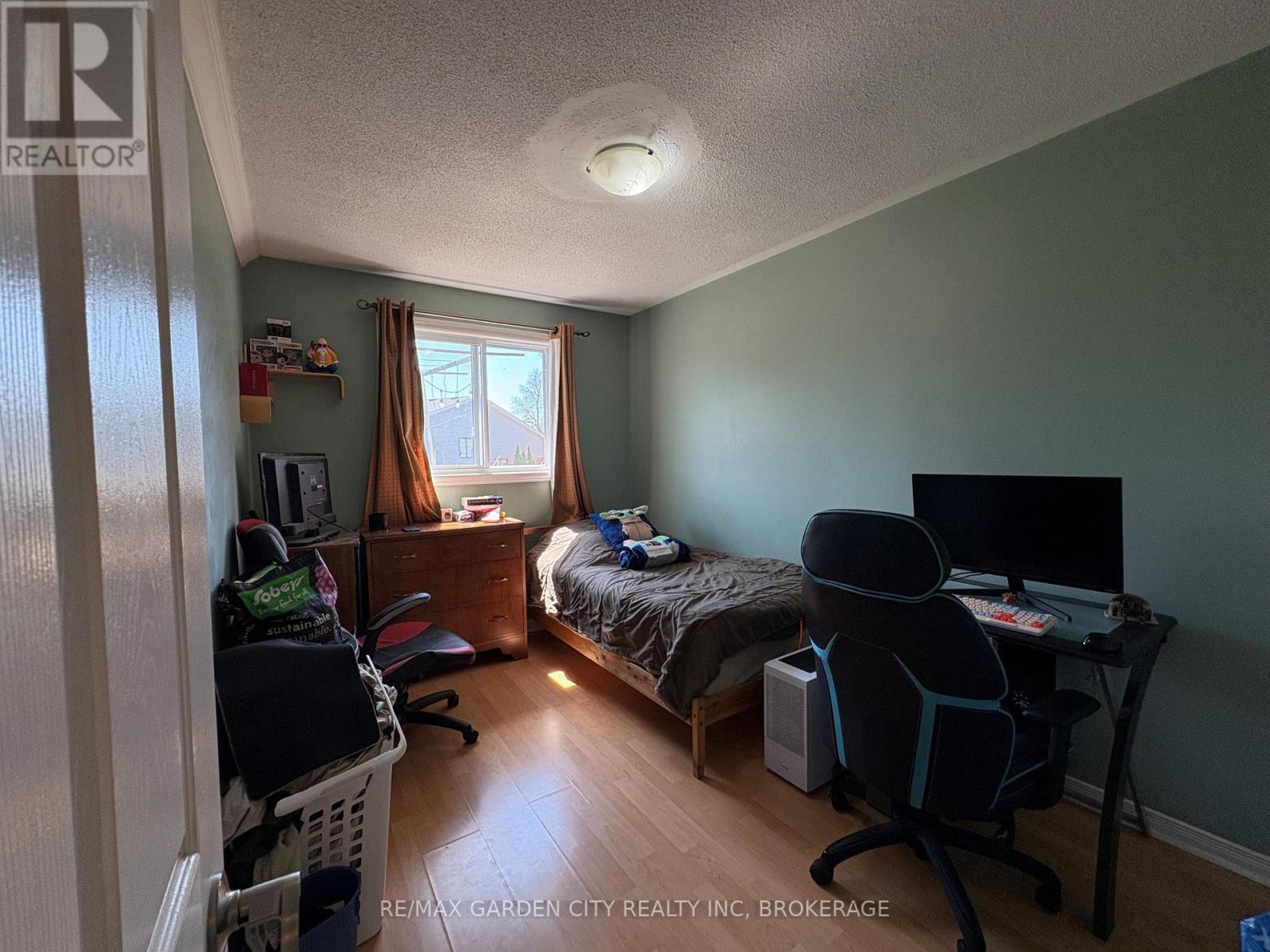 23 POPLAR CRESCENT - 12