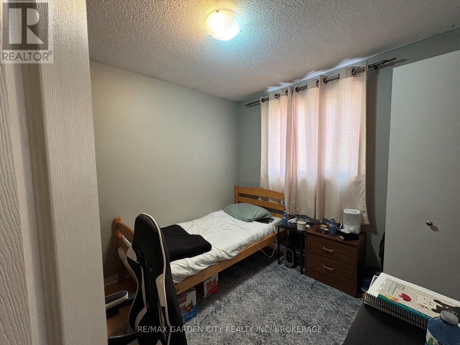 23 POPLAR CRESCENT - 13
