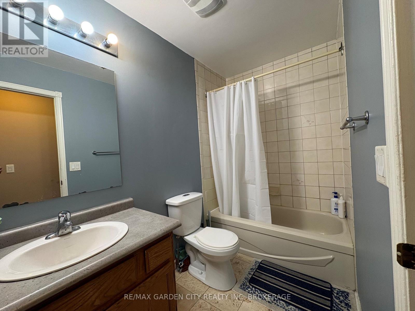 23 POPLAR CRESCENT - 14